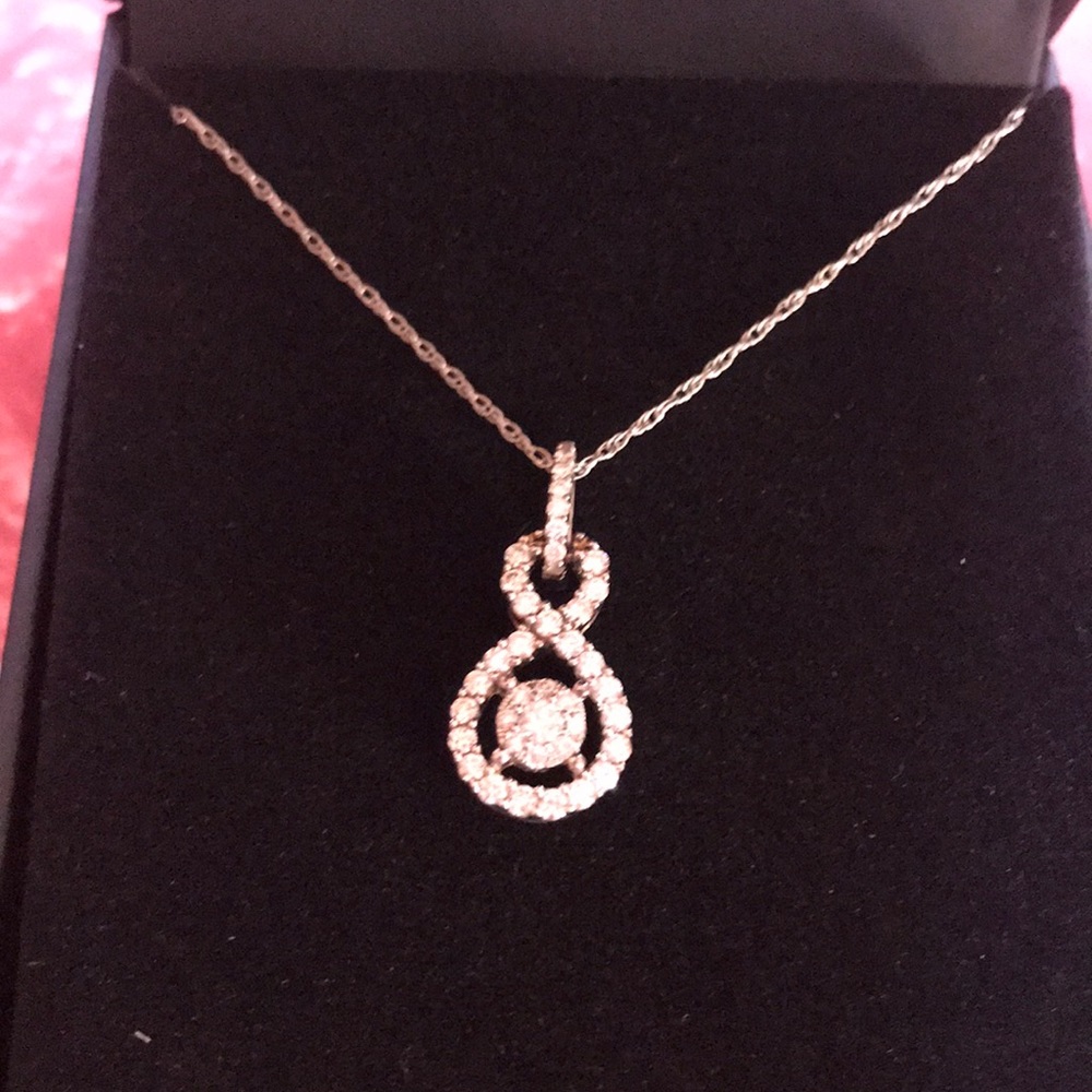 Silver tear drop shaped necklace